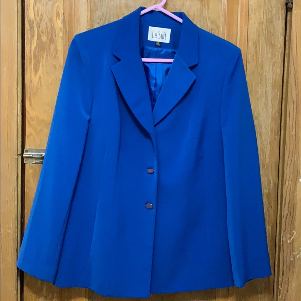 Le suit blue blazer